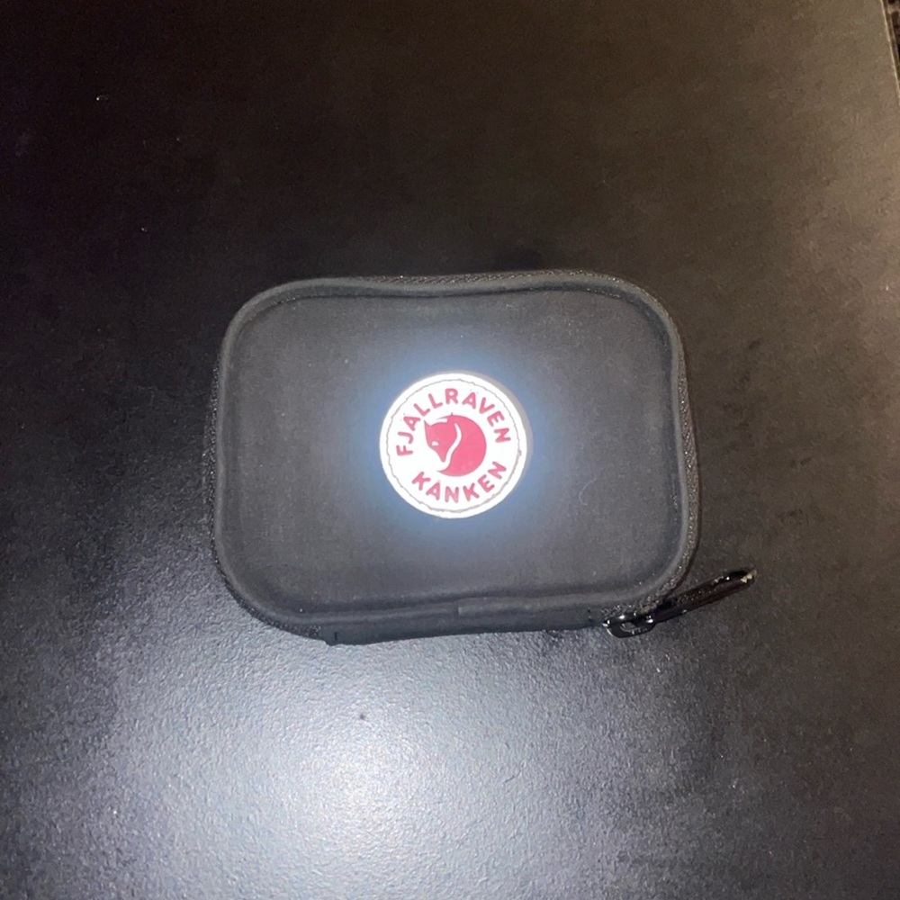 FJÄLLRÄVEN KÅNKEN CARD WALLET IN BLACK.